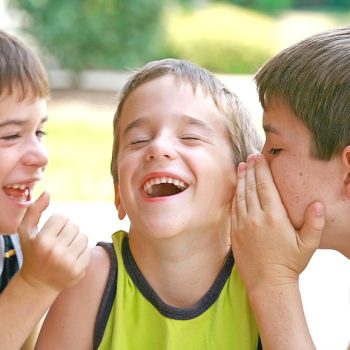 Boys Telling Secrets Vicces aranyköpések gyerekektől – a nevetés garantált!