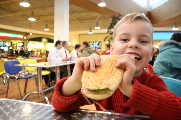 child eat burger