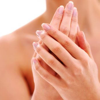 Beautiful woman hands A te kezed is folyton száraz?